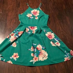 This is a green flowered dress from the brand Soprano. It is a medium